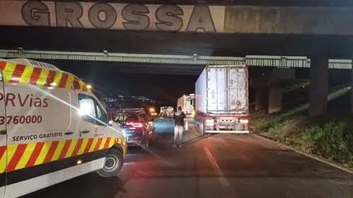 Homem e mulher morrem atropelados na BR-376 no Paraná