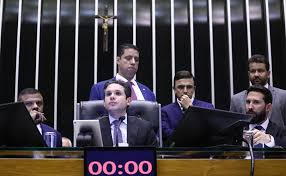 Política: PEC da Blindagem: entenda o que pode mudar em casos de prisão de parlamentares