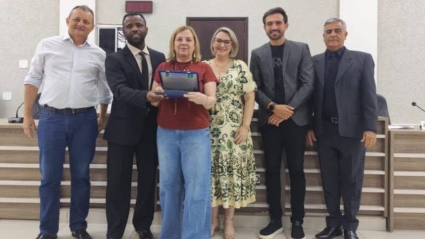 Prefeito Pedro Coelho participa da entrega de Moção de Louvor a professores aposentados na Câmara Municipal