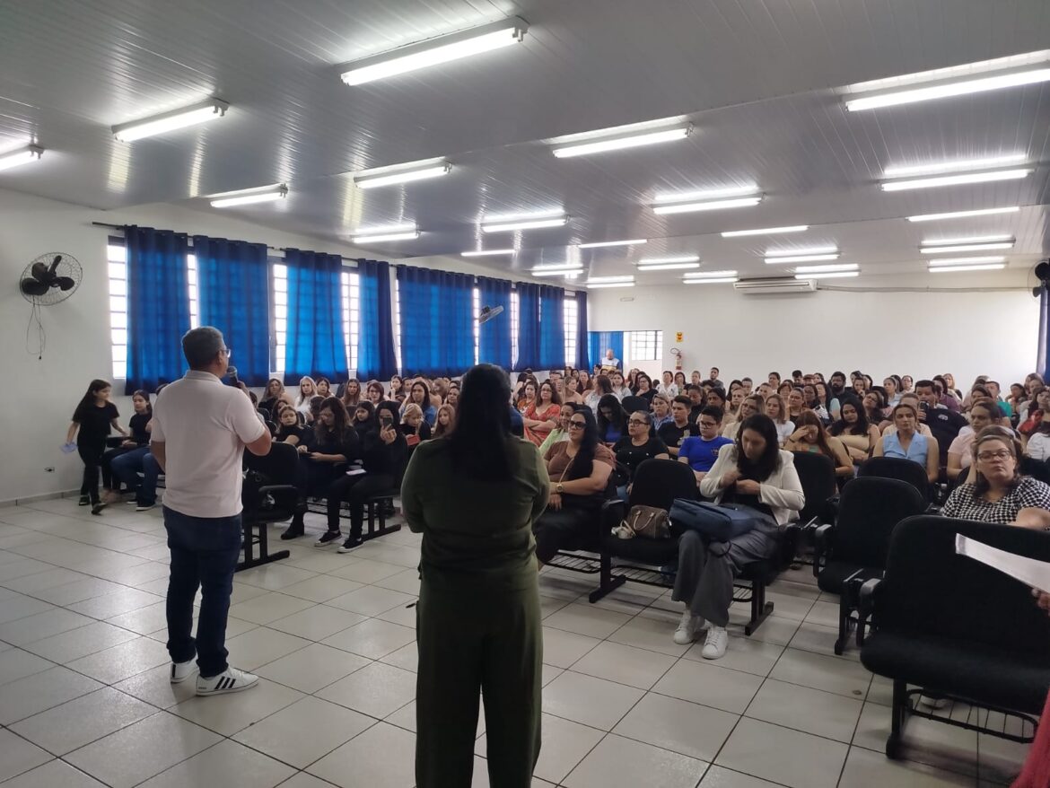 GOVERNO MUNICIPAL INVESTE EM ESTUDO E PLANEJAMENTO PARA PROFESSORES DA REDE MUNICIPAL DE ENSINO