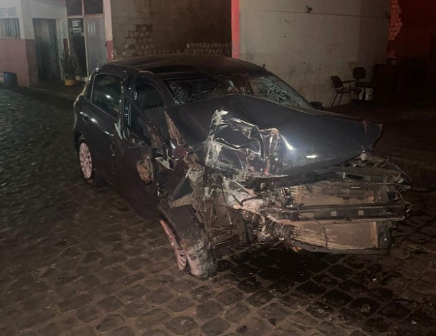 Músico goioerense fica ferido após veículo bater em parede de borracharia