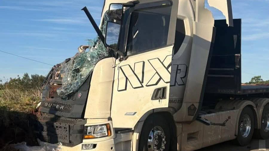 CAMINHONEIRA GESTANTE SOBREVIVE A GRAVE ACIDENTE DE TRÂNSITO NA BR-470 PRÓXIMO AO RIO MAROMBAS