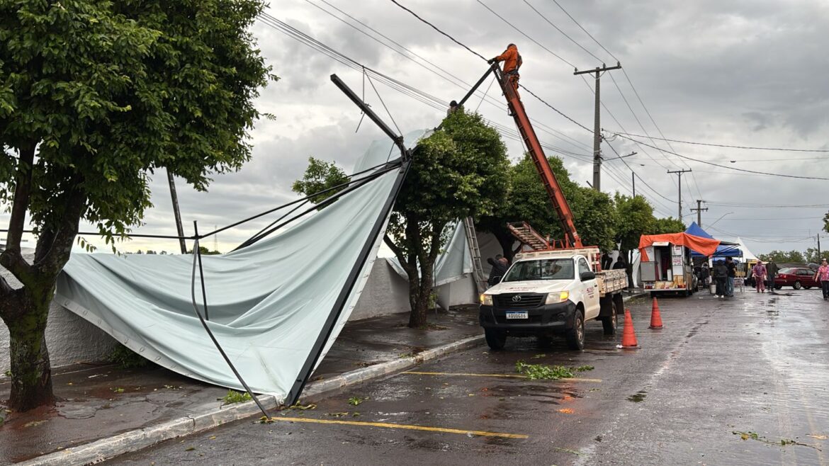 Prefeito Pedro Coelho lidera força-tarefa para garantir a programação do Dia de Finados em Goioerê, após vendaval