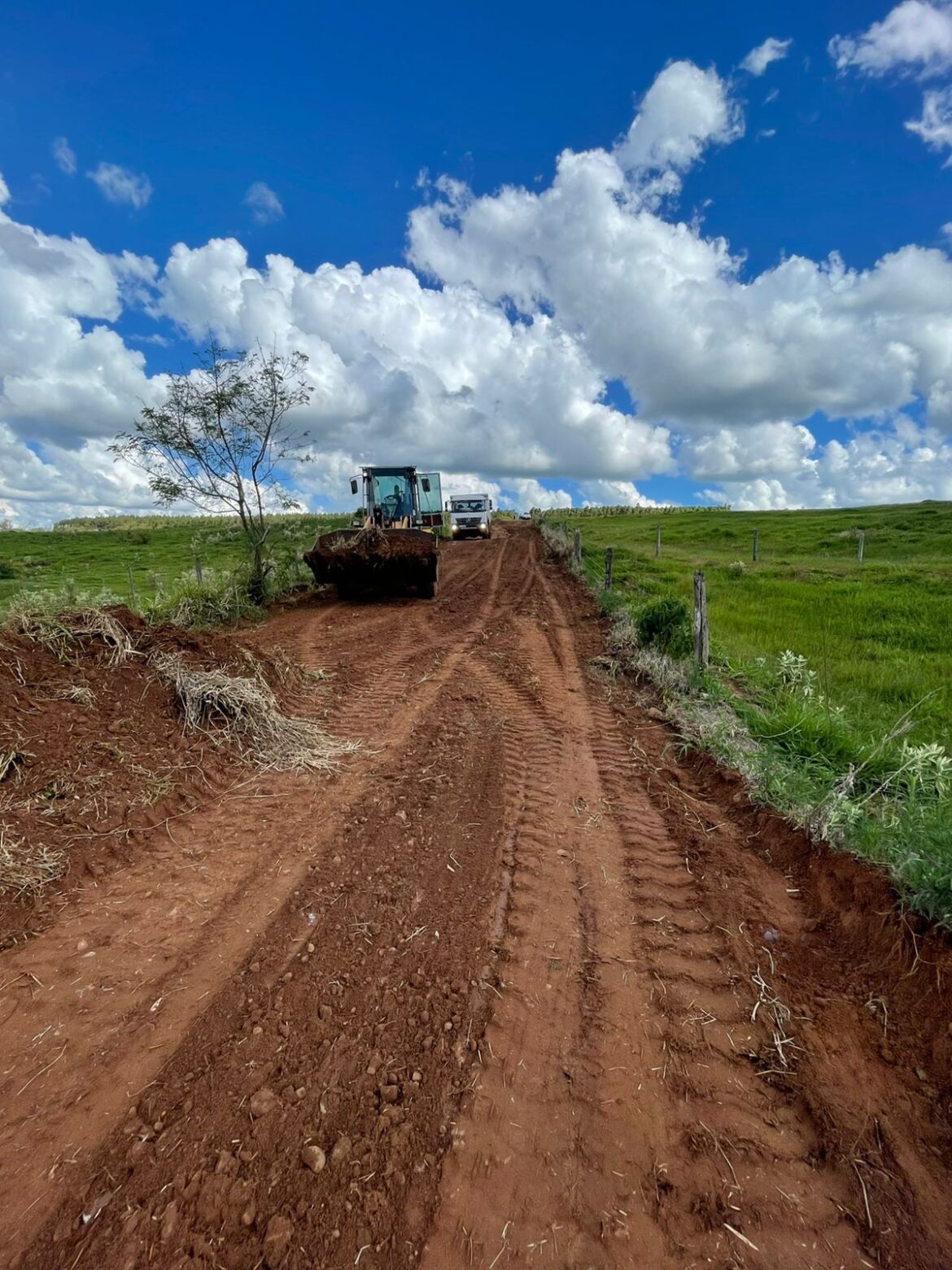 Secretaria de Agricultura realiza melhorias na entrada do Bairro dos Gonçalves