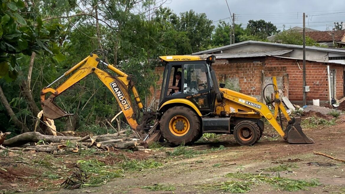 Governo Municipal – Obras do Arroio Schmidt avançam: limpeza inicial já começou