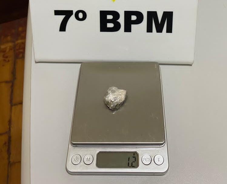 Jovem é flagrado com maconha em Mariluz