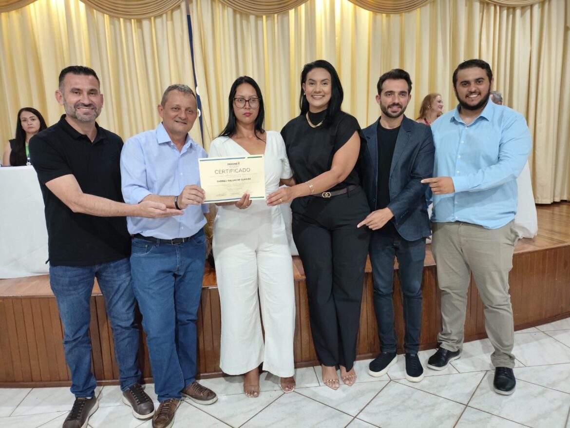 Prefeitura entrega certificados a mais de 100 alunos de cursos profissionalizantes