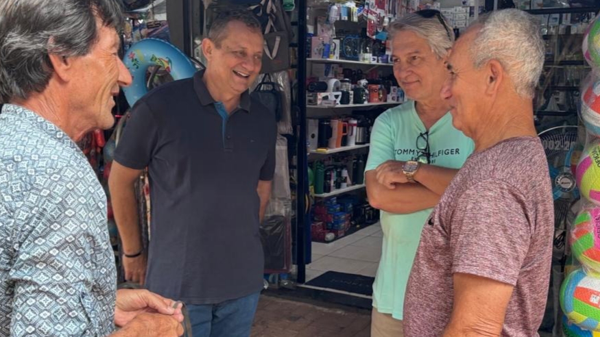 Prefeito Pedro Coelho visita Rodoviária e Camelódromo e anuncia melhorias