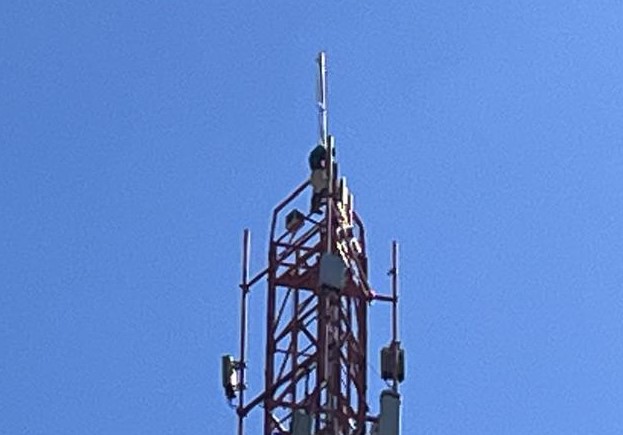 Homem sobe em torre de 30 metros pela segunda vez no mesmo dia e mobiliza grande operação policial em Umuarama