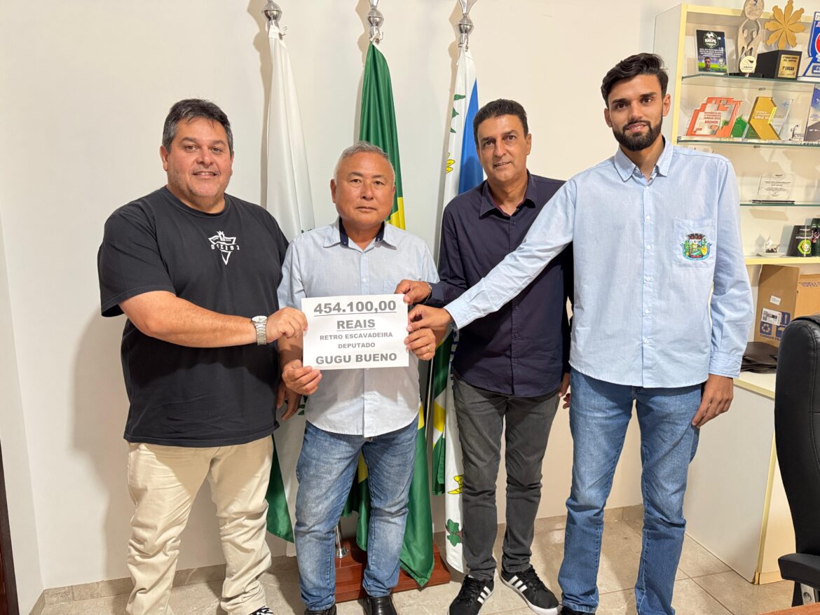 Deputado Gugu Bueno viabiliza retroescavadeira de R$ 478 mil para Quarto Centenário