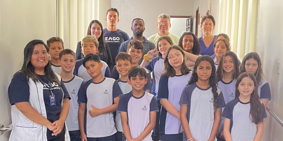 ALUNOS DA ESCOLA ADVENTISTA REALIZAM VISITA AO PAÇO MUNICIPAL EM GOIOERÊ DURANTE CAMPANHA “10 DIAS DE ORAÇÃO”