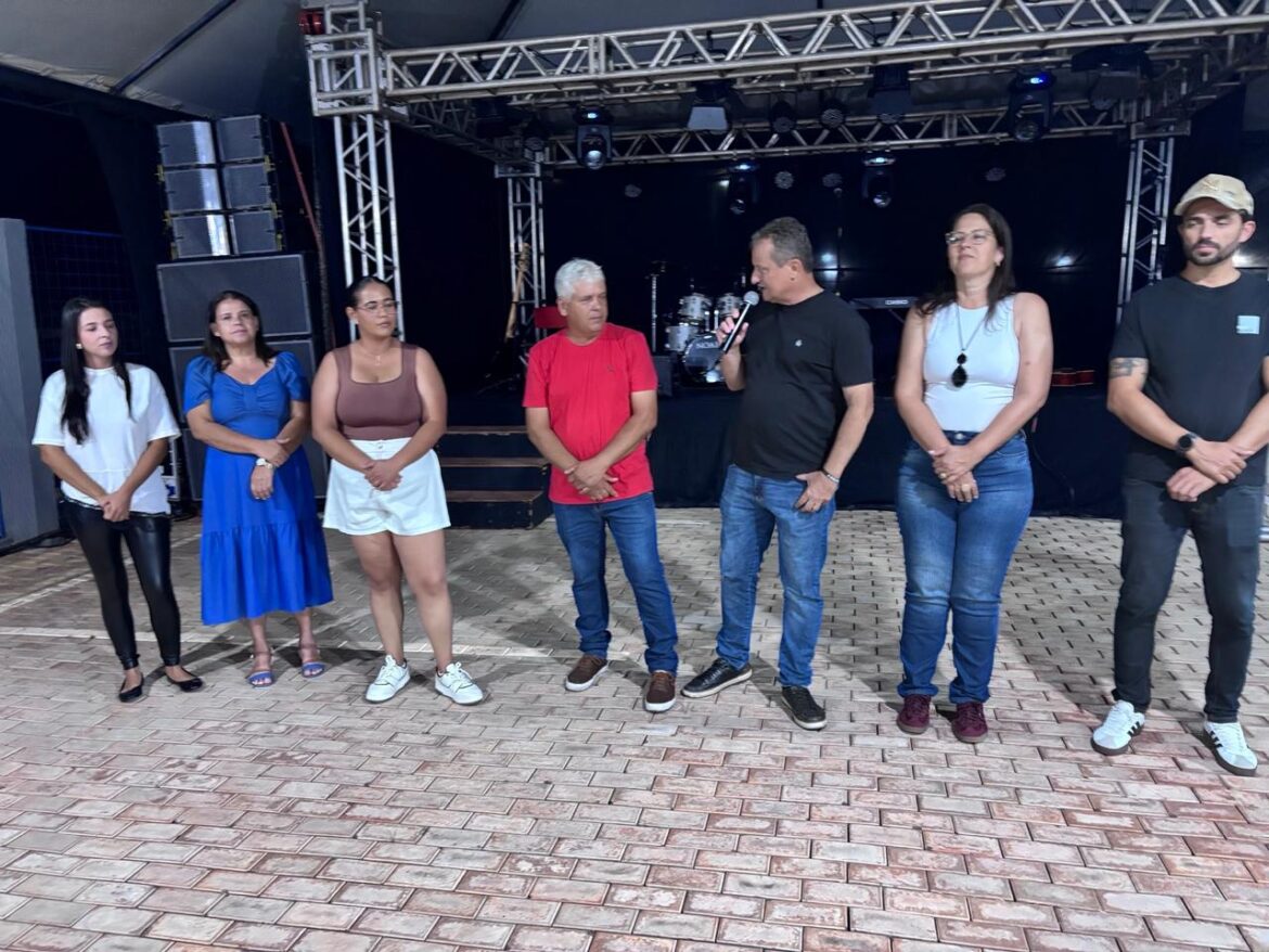 Prefeito Pedro Coelho prestigia festa dos 34 anos do Jardim Universitário