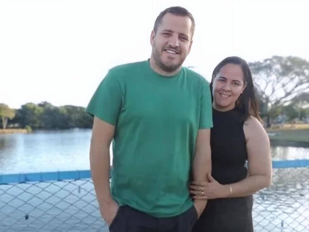 Crime brutal: homem mata ex-esposa e se apresenta à polícia com corpo dentro do veículo