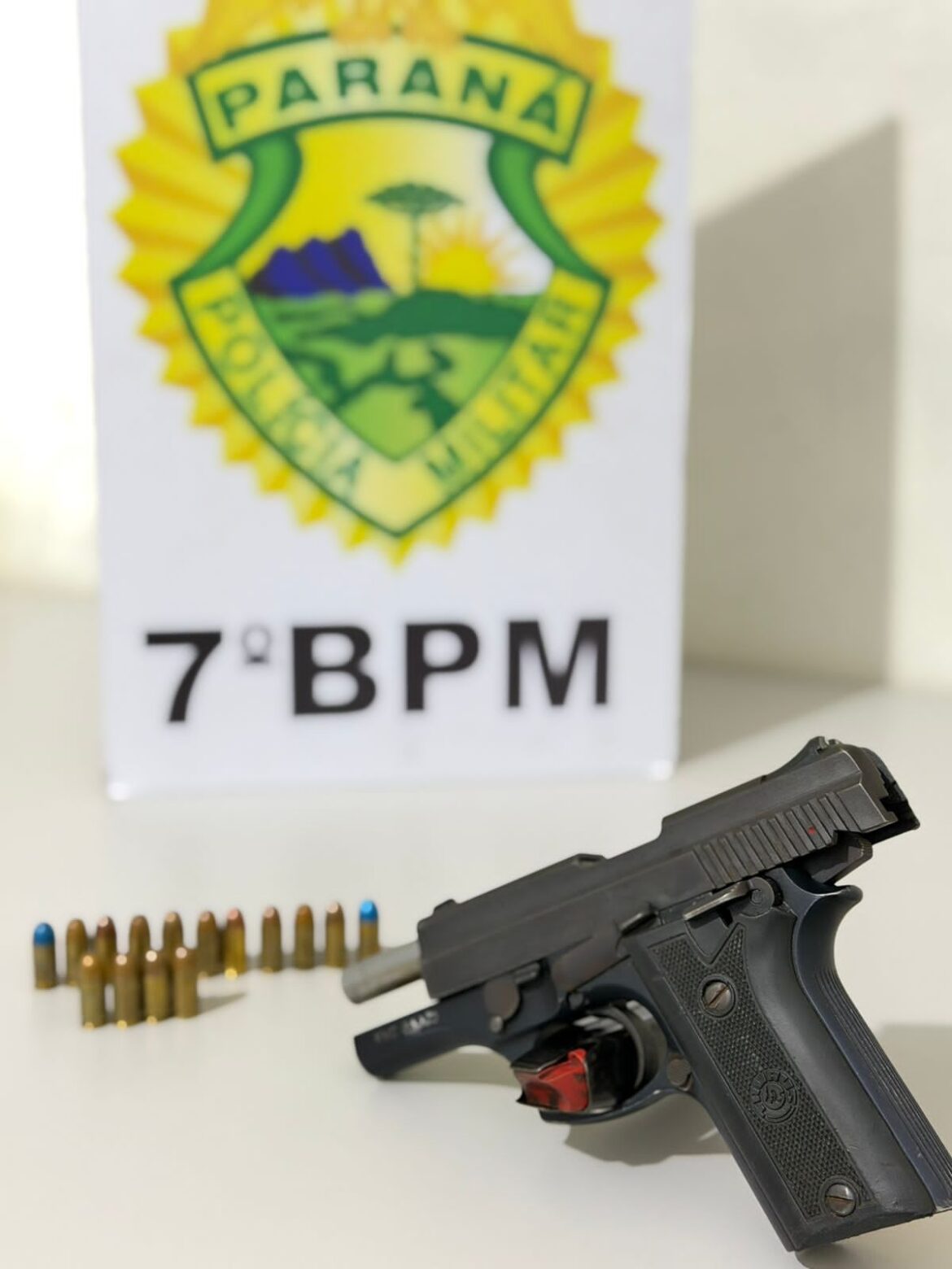 PM apreende arma de fogo e prende homem por violência doméstica em Goioerê