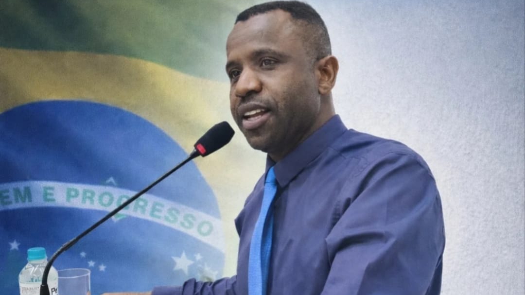 Vereador Léo da Autoescola solicita melhorias na quadra de esportes do Jaracatiá