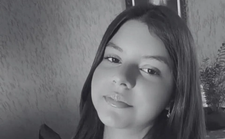 Adolescente de 13 anos morre atropelada por ônibus escolar no Paraná