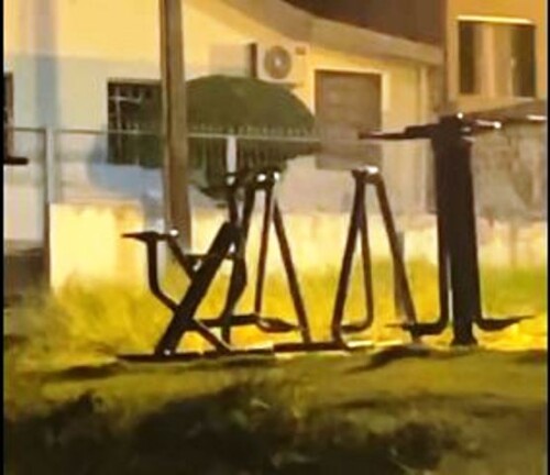 💢Brinquedo de parquinho se move sozinho durante a noite e intriga moradores em Campo Mourão