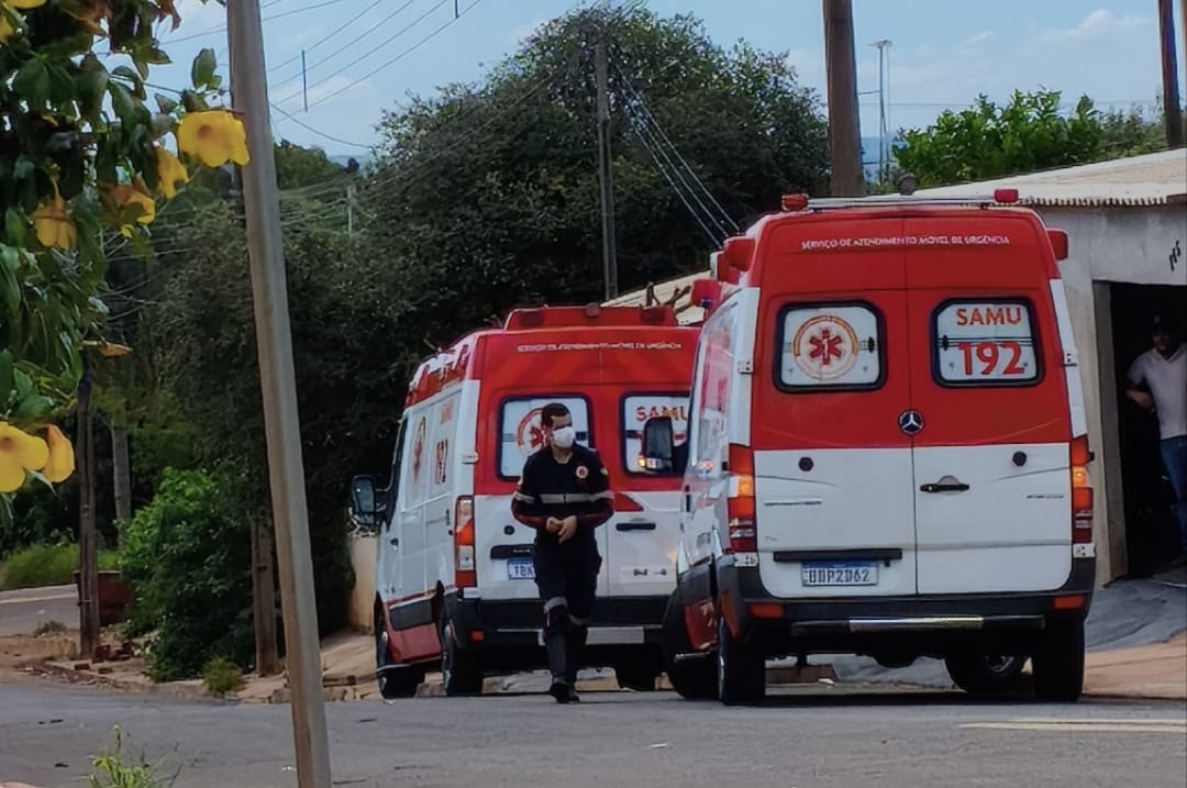GOIOERÊ: HOMEM SOFRE MAL SÚBITO E É ATENDIDO POR EQUIPES DO SAMU NO JARDIM CURITIBA.