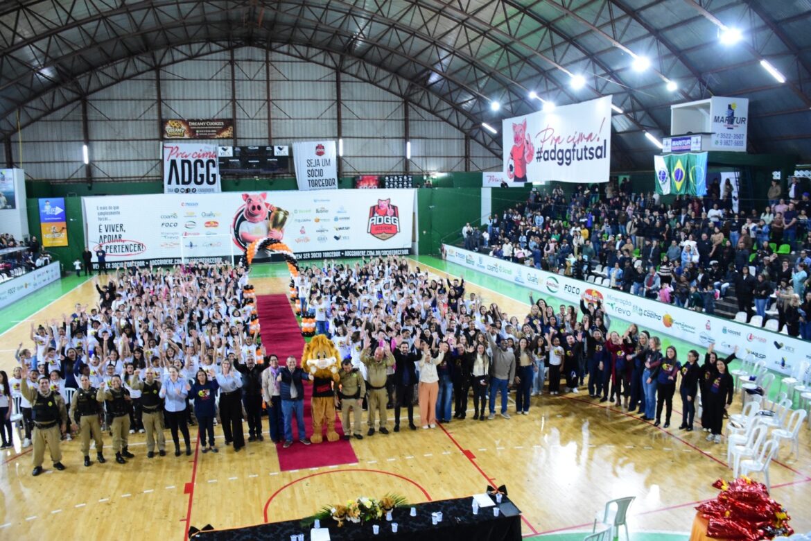 Batalhão Patrulha Escolar em parceria com Governo Municipal formam 343 alunos do 5º. Ano no PROERD