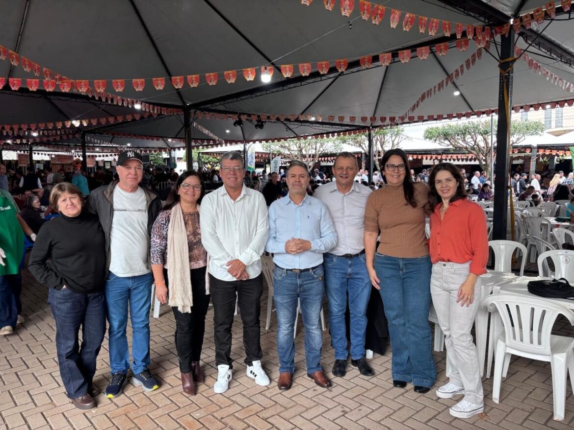 Prefeito Pedro Coelho prestigia Arraiá das Candeias em Goioerê