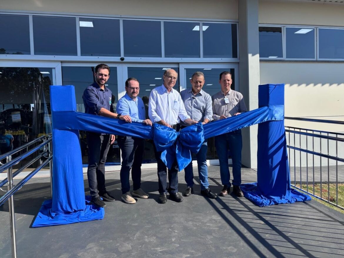 Prefeito Pedro Coelho prestigia inauguração da C.Vale em Goioerê