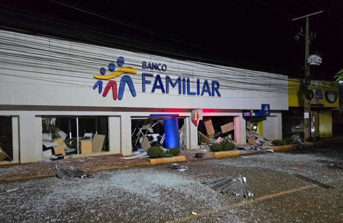 MEGA-ASSALTO NO PARAGUAI: QUADRILHA EXPLODE BANCOS, RENDE POLICIAIS E BLOQUEIA ACESSOS À CIDADE DE SANTA RITA