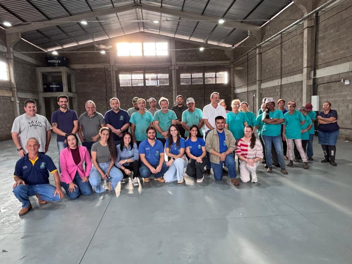 PREFEITO PEDRO COELHO ENTREGA BARRACÃO PARA RECICLA GOIOERE