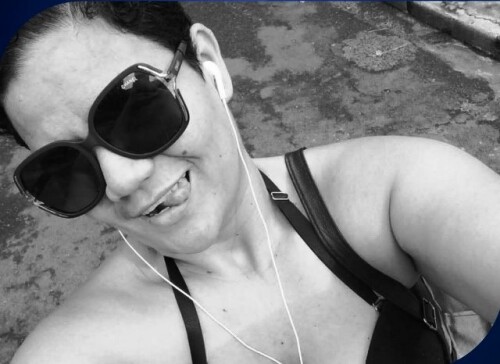 Ex-moradora de Mariluz é encontrada morta com duas facas cravadas no pescoço